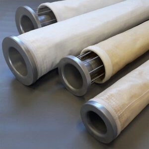 Quatro unidades de manga filtrante com gaiola